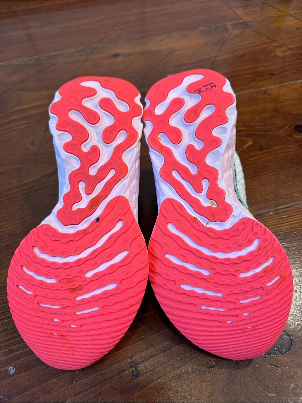 Nike- Infinity React 3 Road Running Shoes. Confetti. Size 9